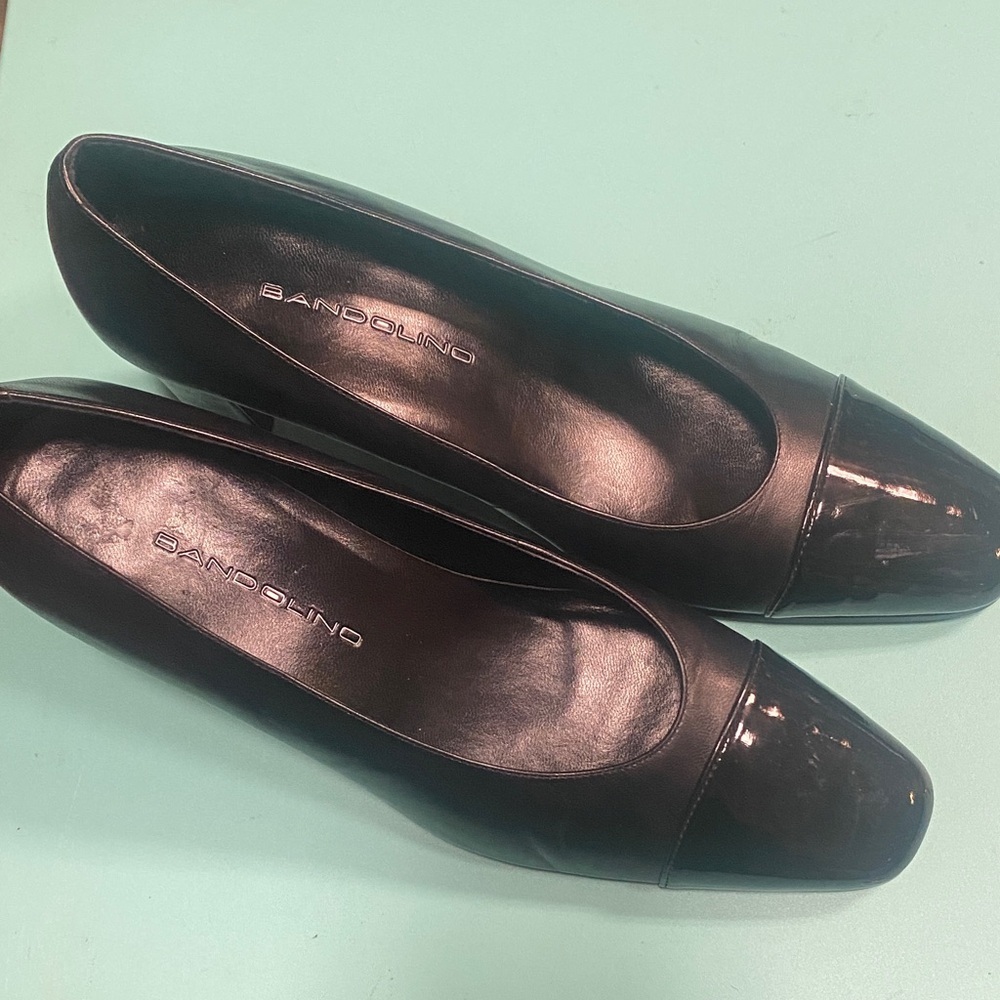 Bandolino Women's Elegant Leather 7M  Black Pumps Heels Career Wedding Guest